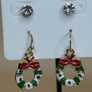 🚨3 for $15🚨 Gold Tone - Wreath and Rhinestone Earrings